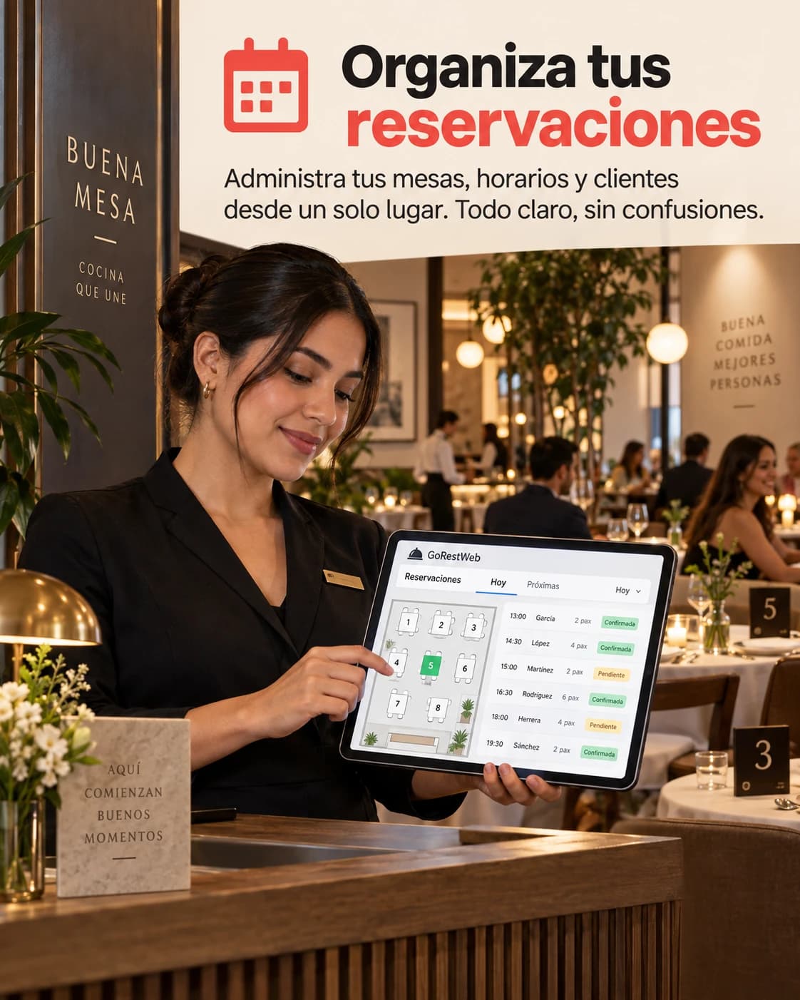 Organiza tus reservaciones: una anfitriona administra el mapa de mesas y el listado de reservaciones del día en una tablet